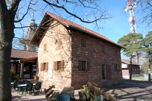 Weinbiethaus Aussenansicht Sommer
